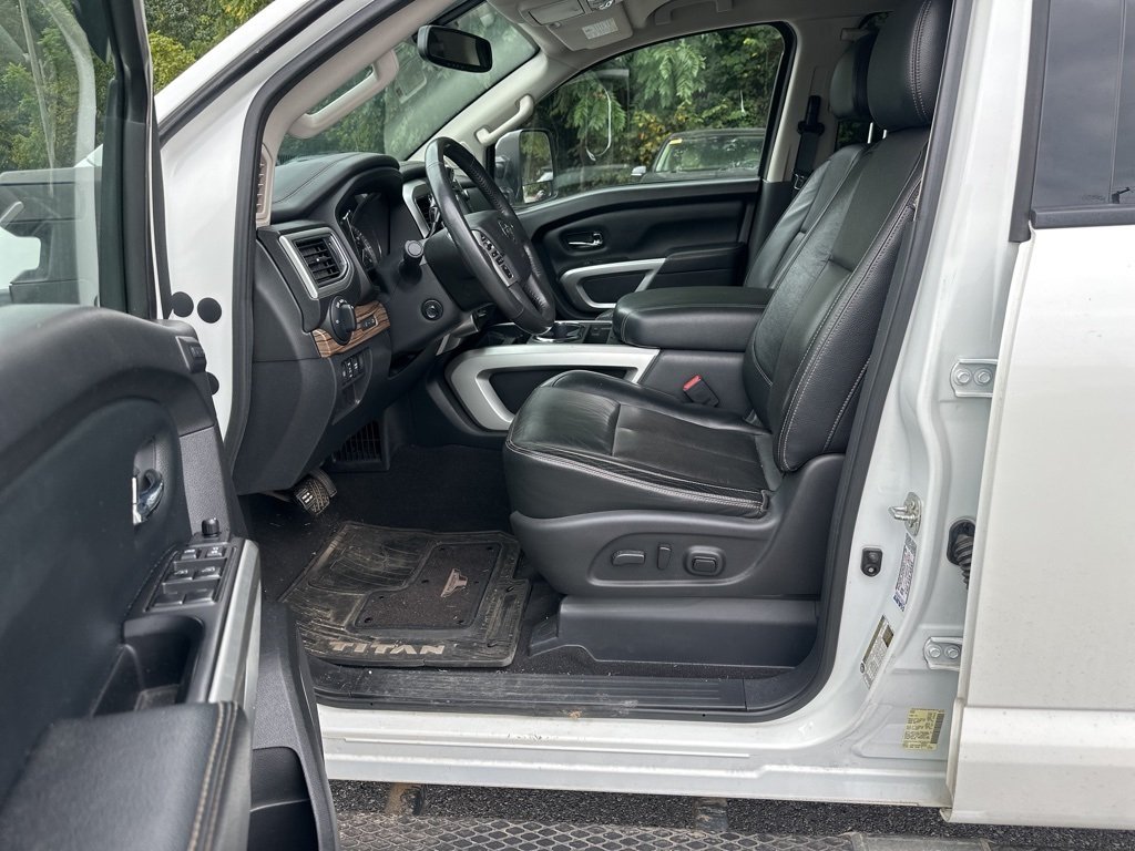 2017 Nissan Titan SL photo 6