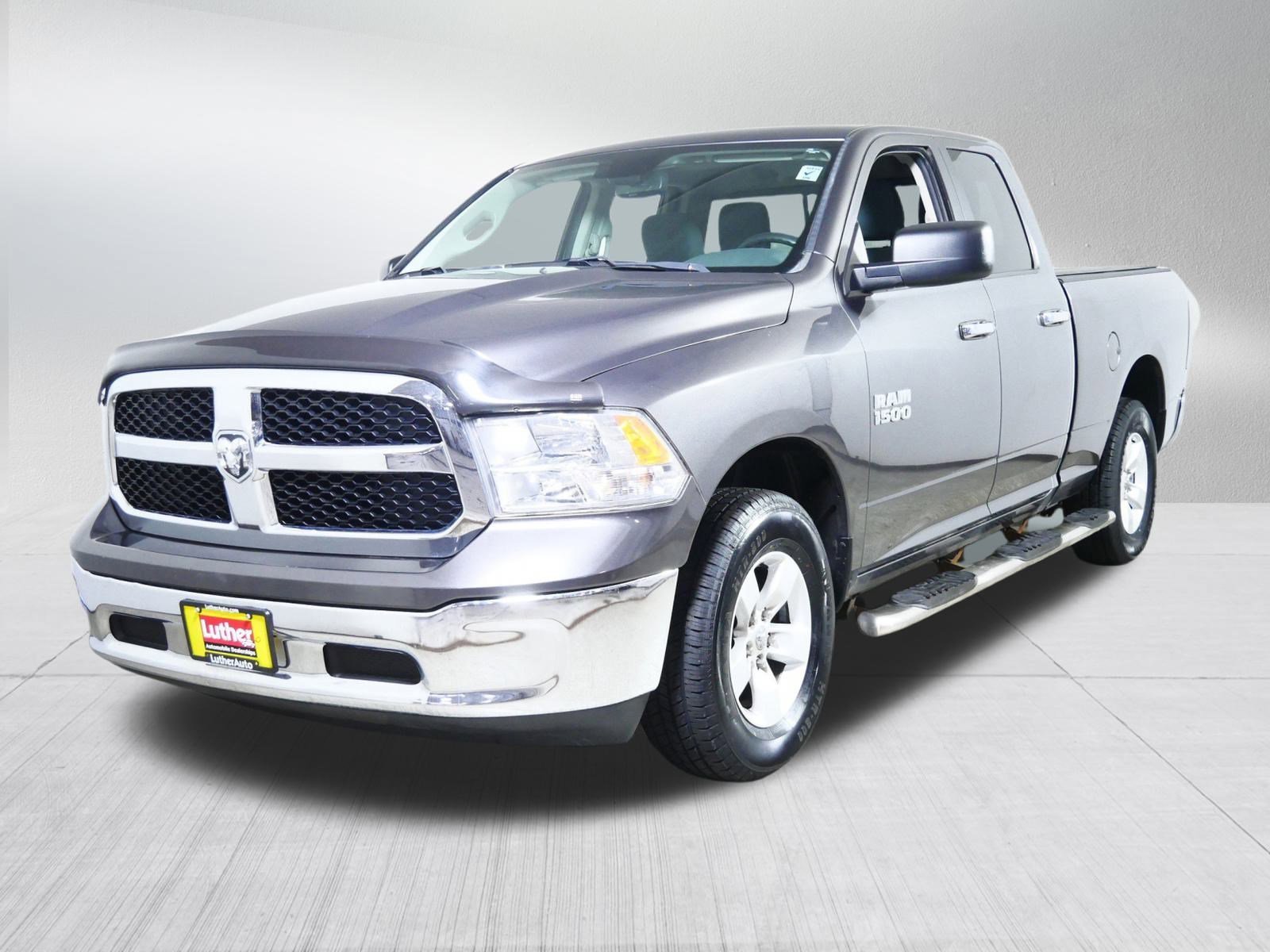 2016 Ram 1500 SLT photo 3