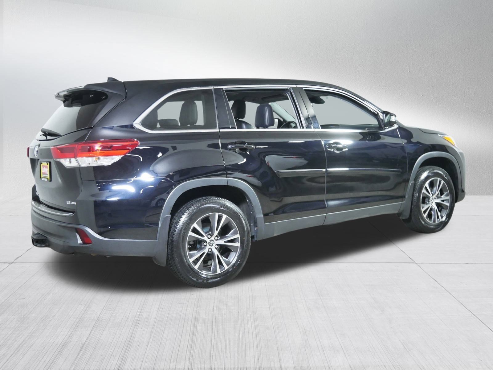 2019 Toyota Highlander LE photo 5