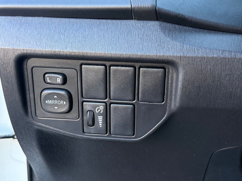 2012 Toyota Prius Five photo 26