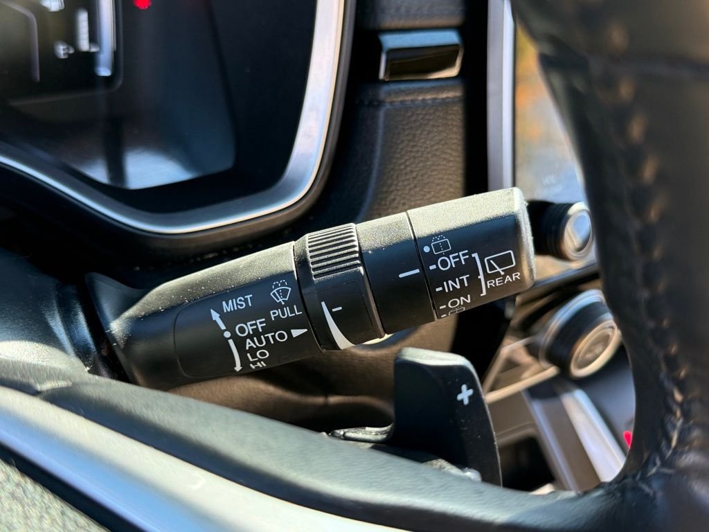 2020 Honda CR-V Hybrid Touring photo 24