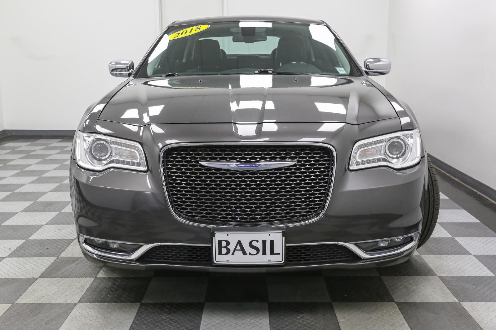 2018 Chrysler 300 Limited photo 3