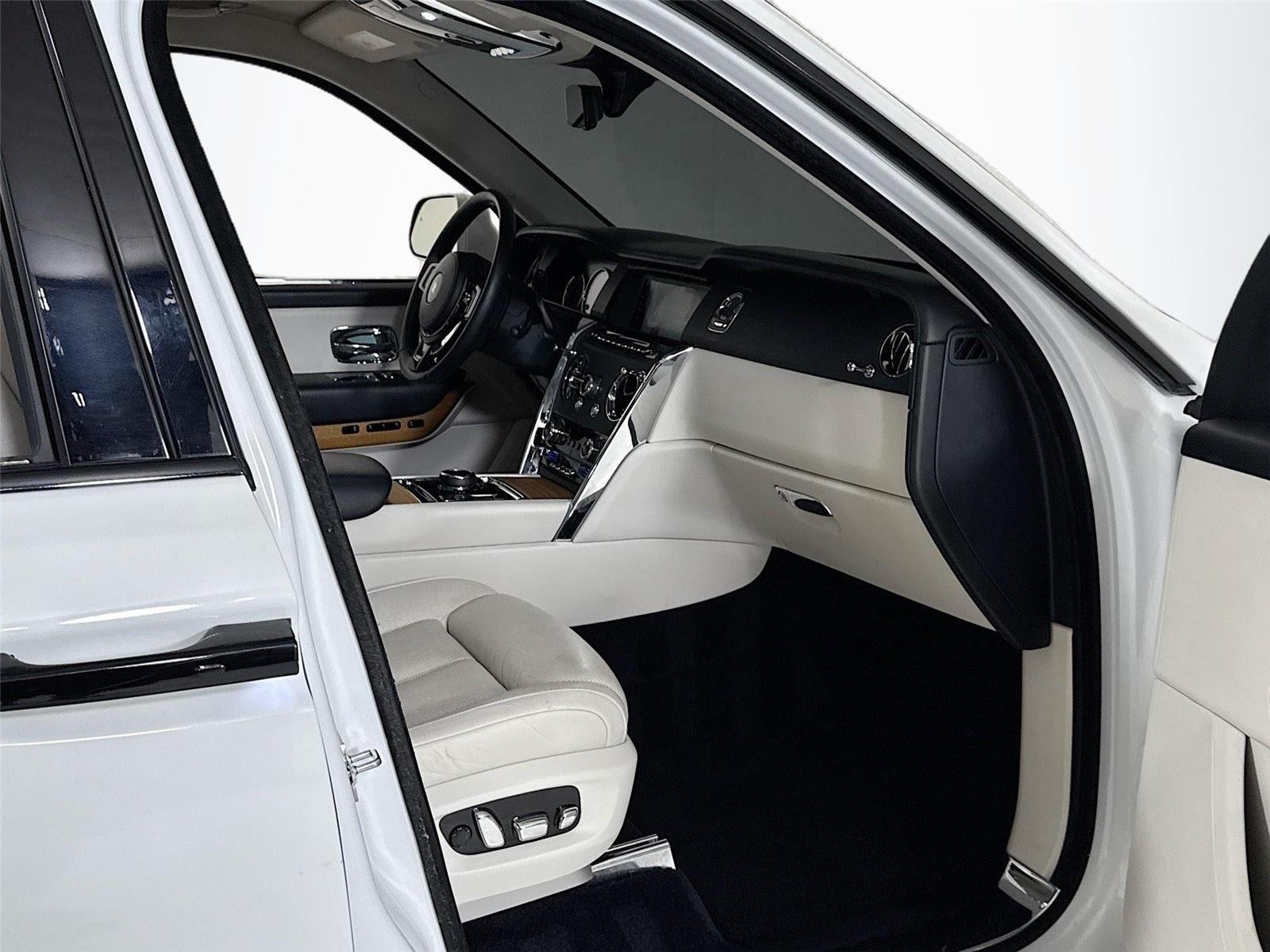 2021 Rolls Royce Cullinan RR31 photo 24