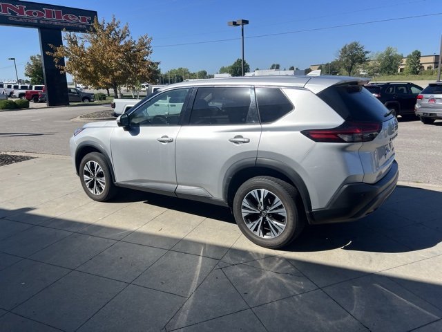 2021 Nissan Rogue SV photo 3