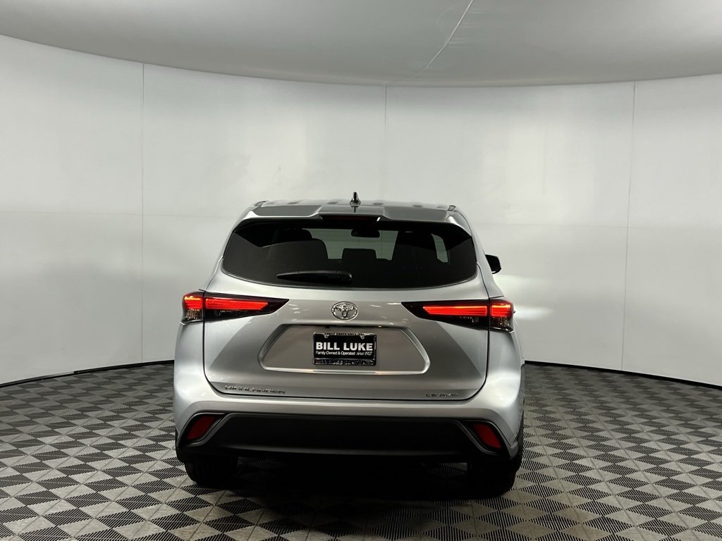 2024 Toyota Highlander LE photo 2