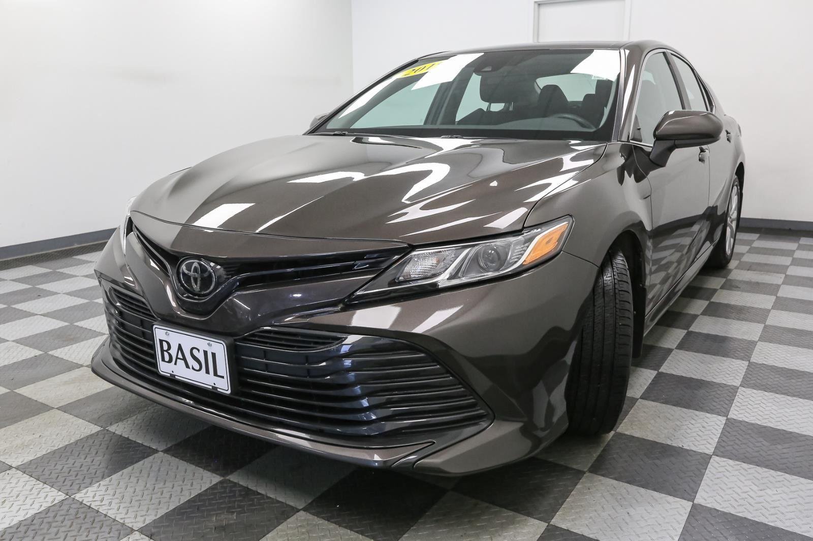 2019 Toyota Camry LE photo 3