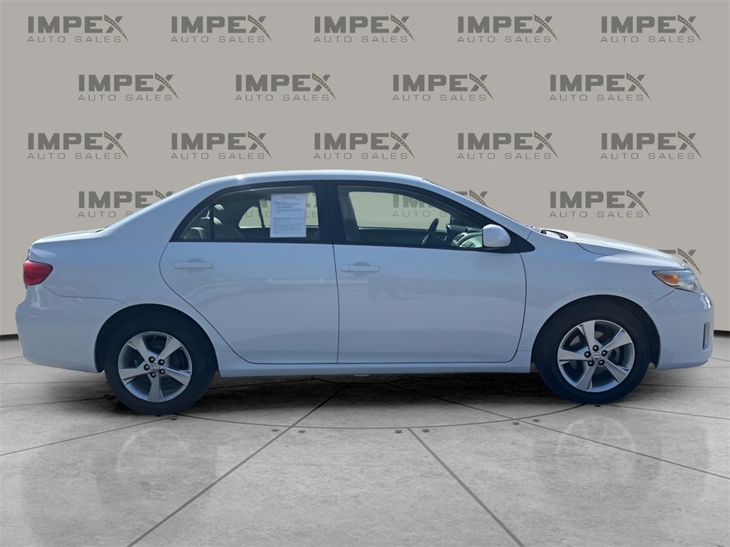 2012 Toyota Corolla LE photo 6