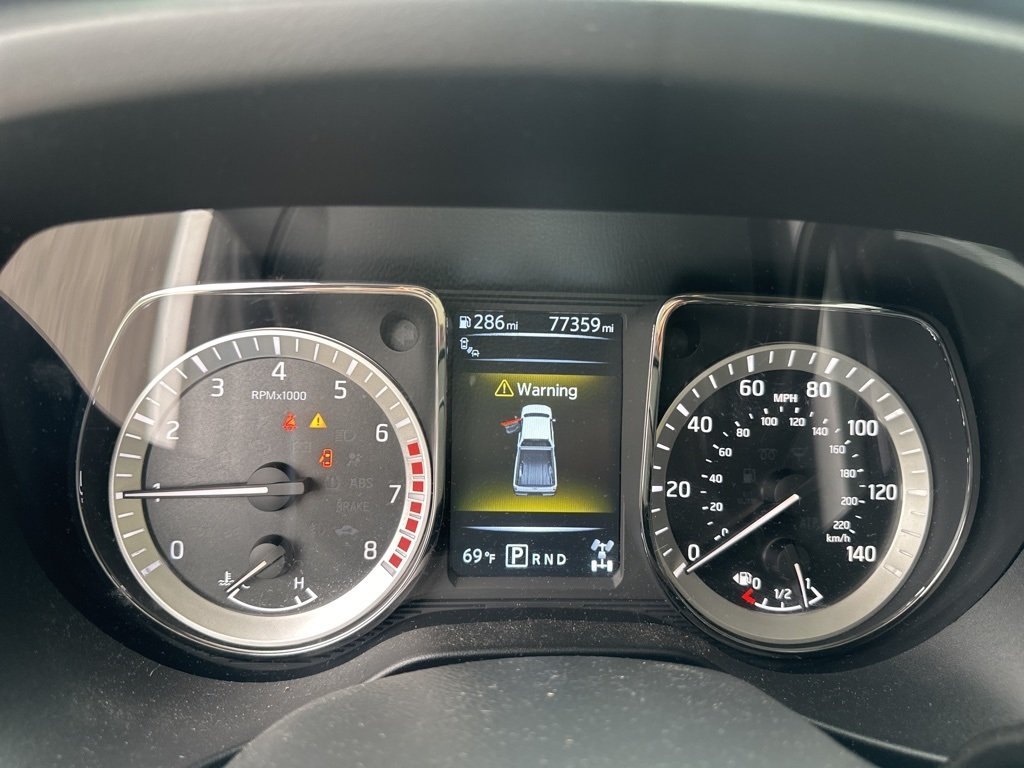 2017 Nissan Titan SL photo 4