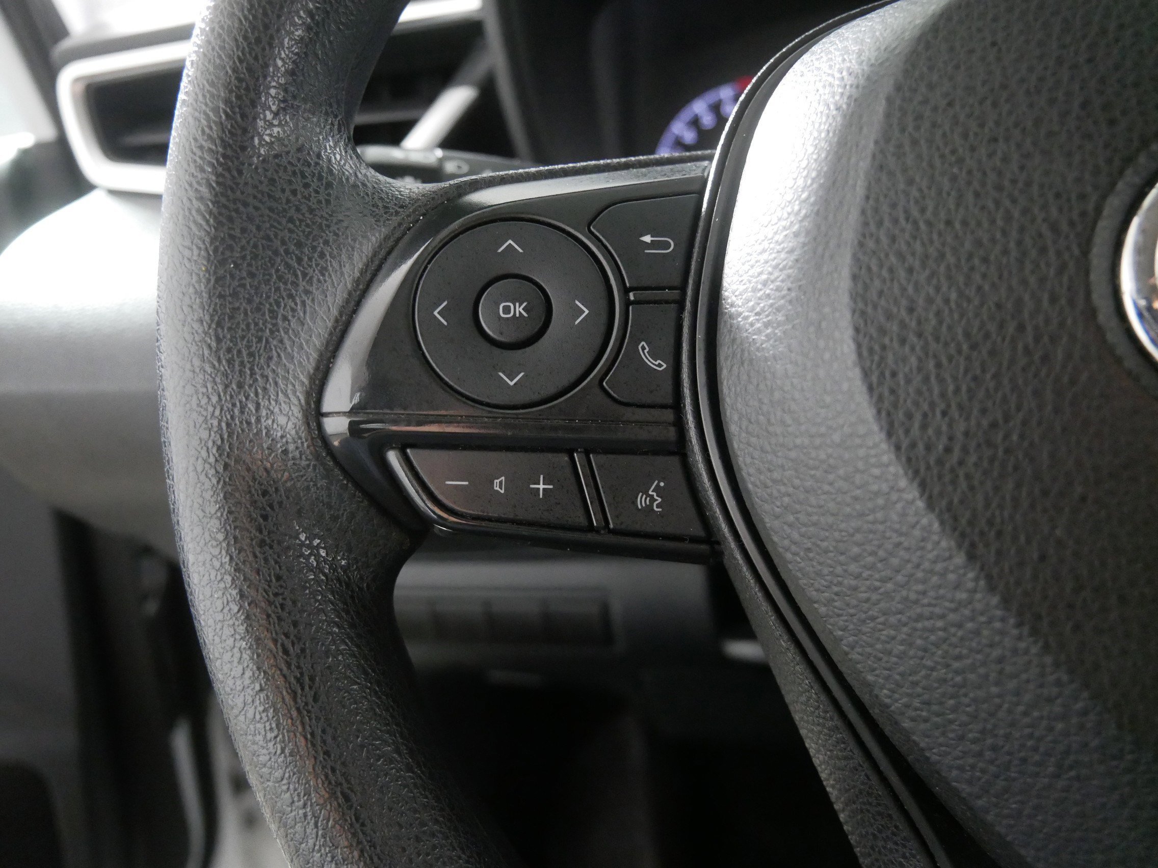 2022 Toyota Corolla LE photo 23