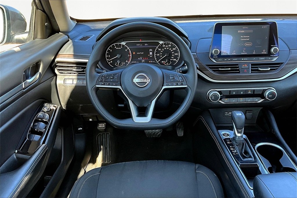 2023 Nissan Altima 2.5 SV photo 2