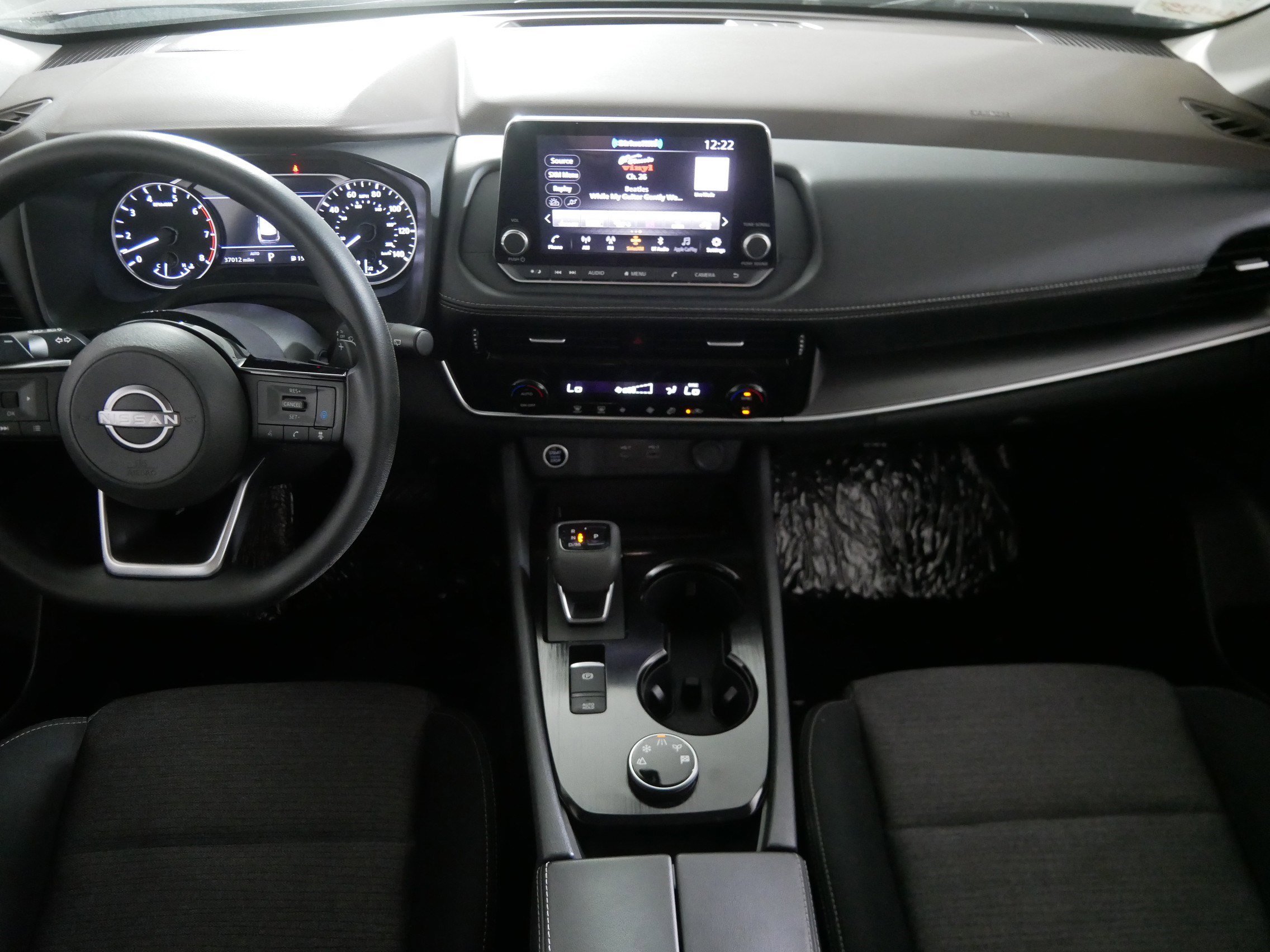 2022 Nissan Rogue SV photo 9