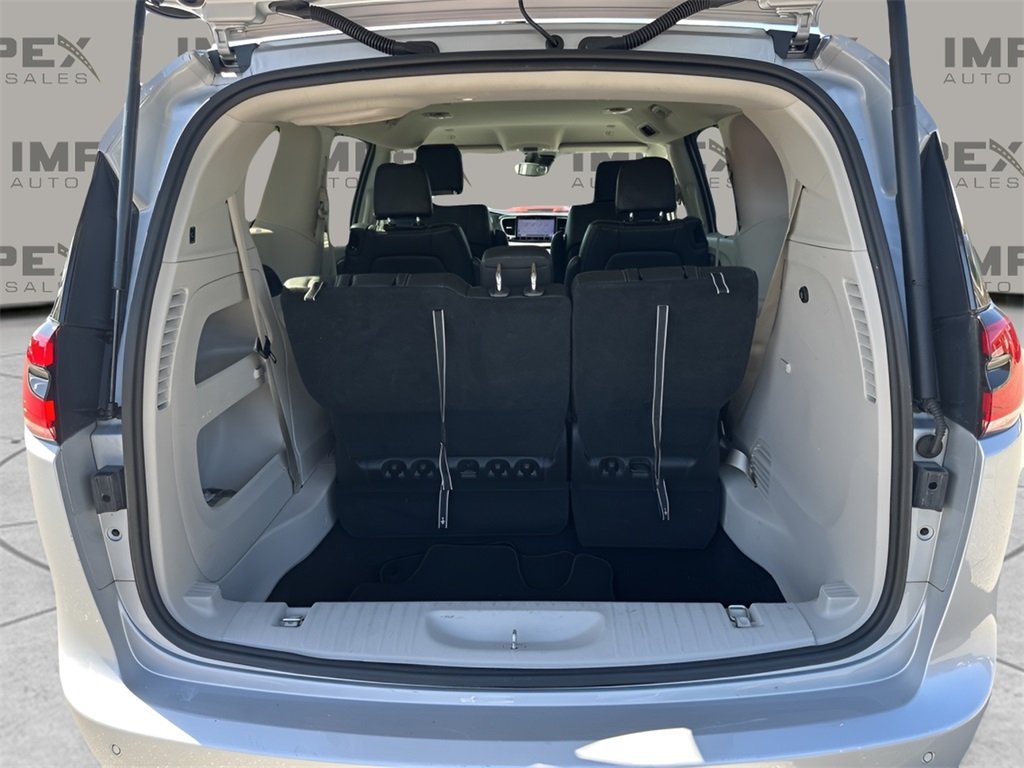 2024 Chrysler Pacifica Touring L photo 30