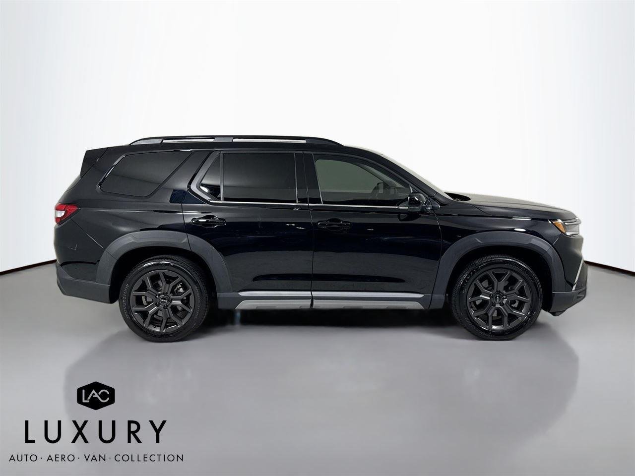 2024 Honda Pilot Elite photo 3
