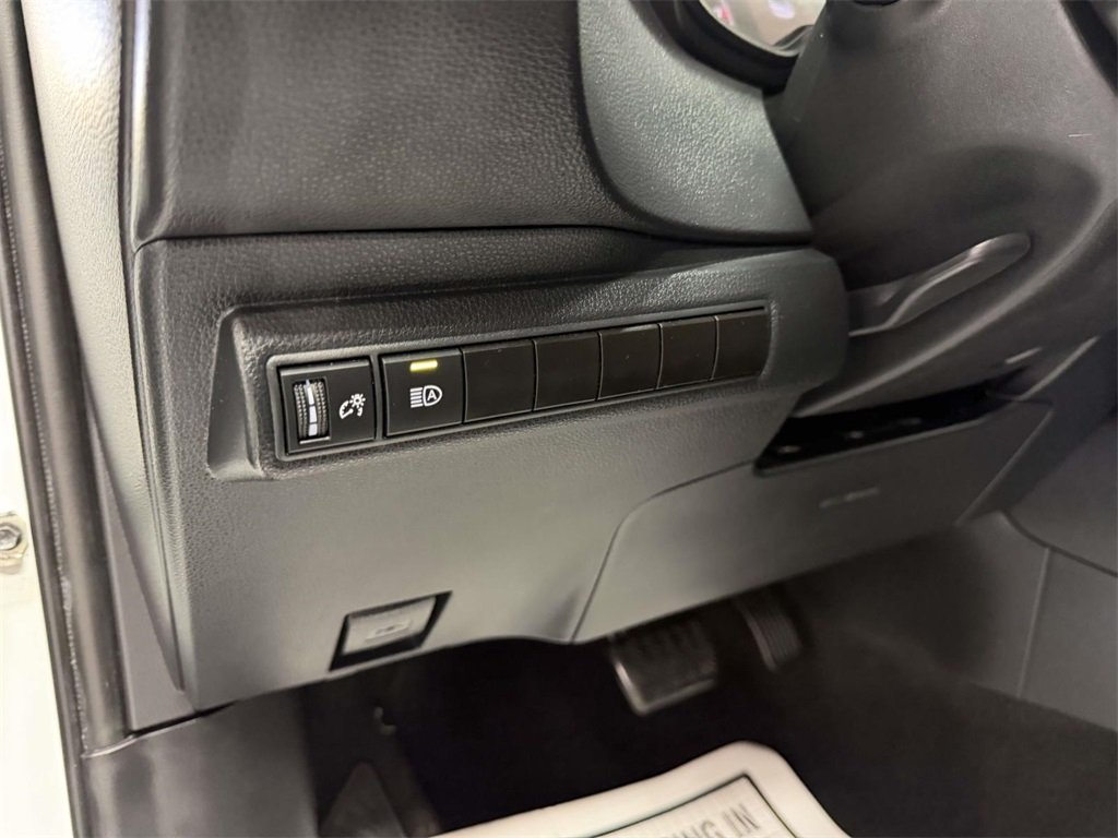 2023 Toyota Corolla LE photo 13