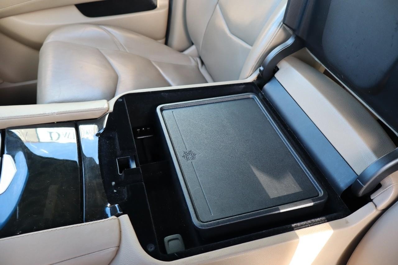 2019 Cadillac Escalade ESV Platinum photo 18