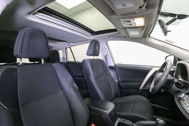 2014 Toyota RAV4 XLE photo 13
