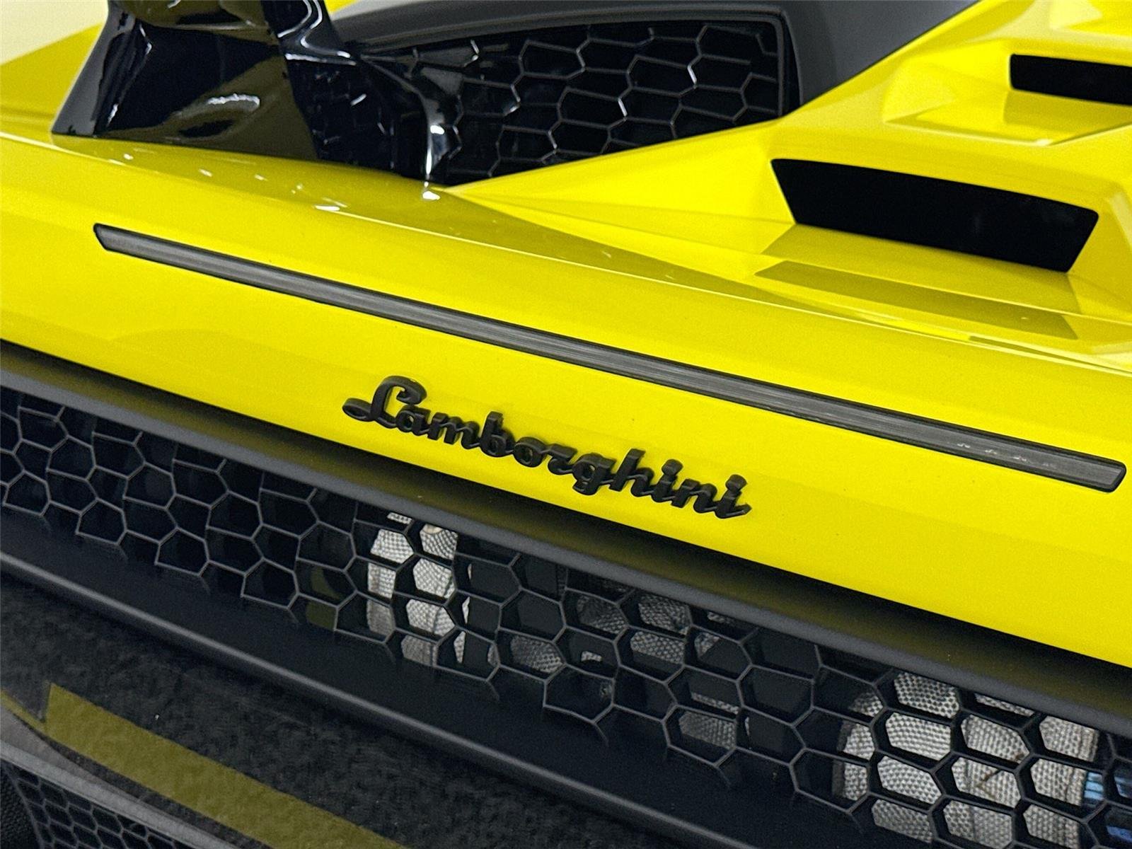 2019 Lamborghini Huracan Spyder Performante photo 28