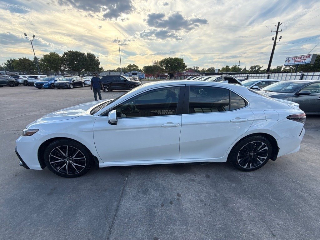 2023 Toyota Camry SE photo 4