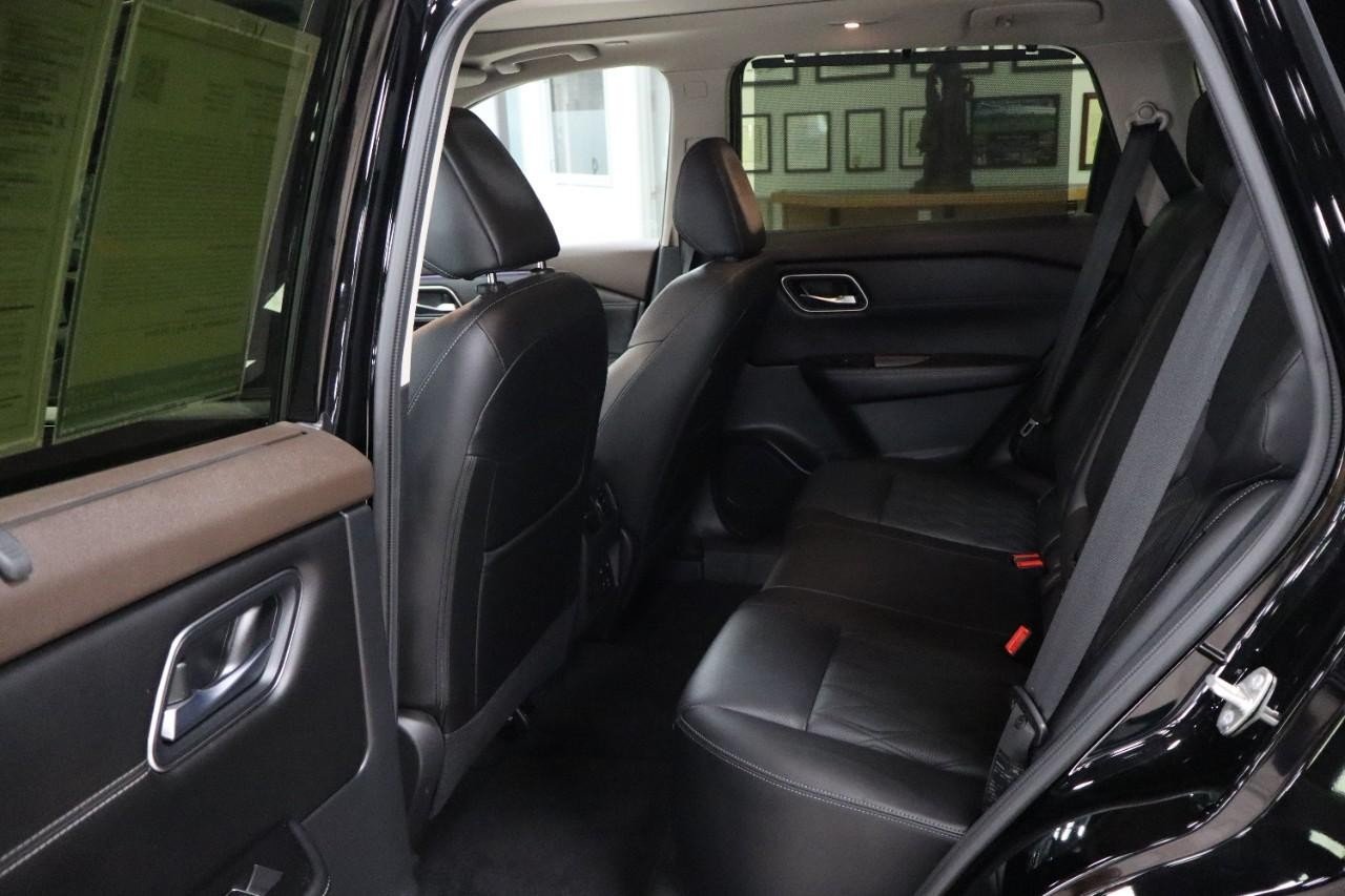 2023 Nissan Rogue Platinum photo 17