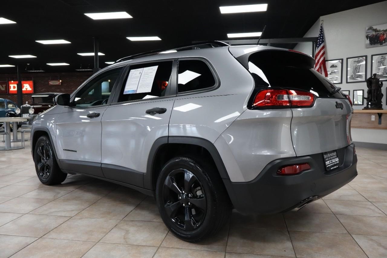2017 Jeep Cherokee Sport photo 2