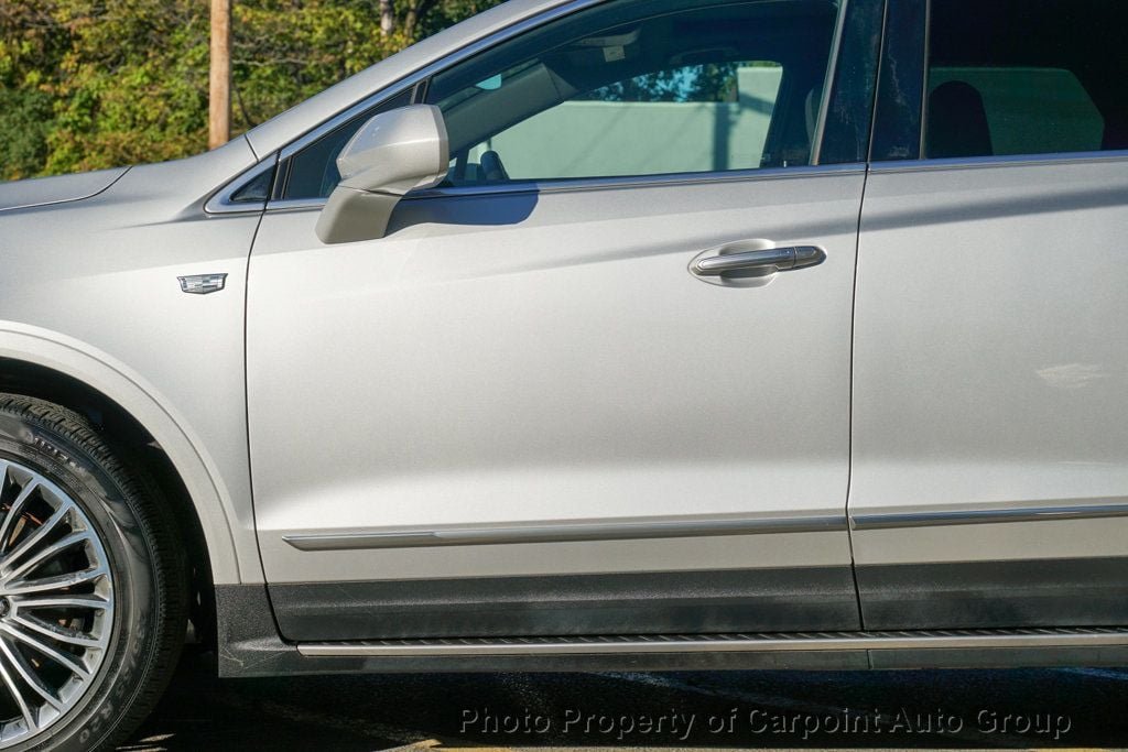 2017 Cadillac XT5 Luxury photo 2