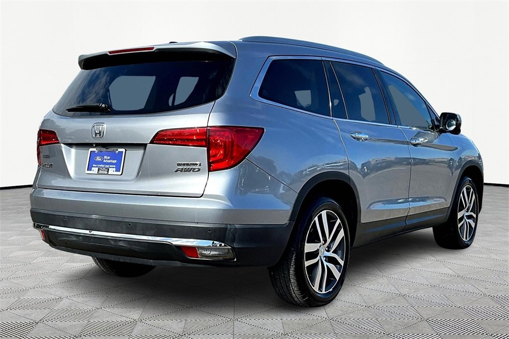 2017 Honda Pilot Touring photo 2