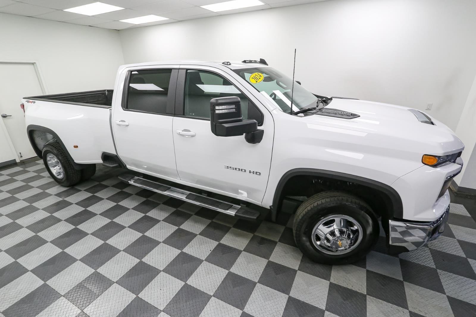 2024 Chevrolet Silverado 3500HD LT photo 5