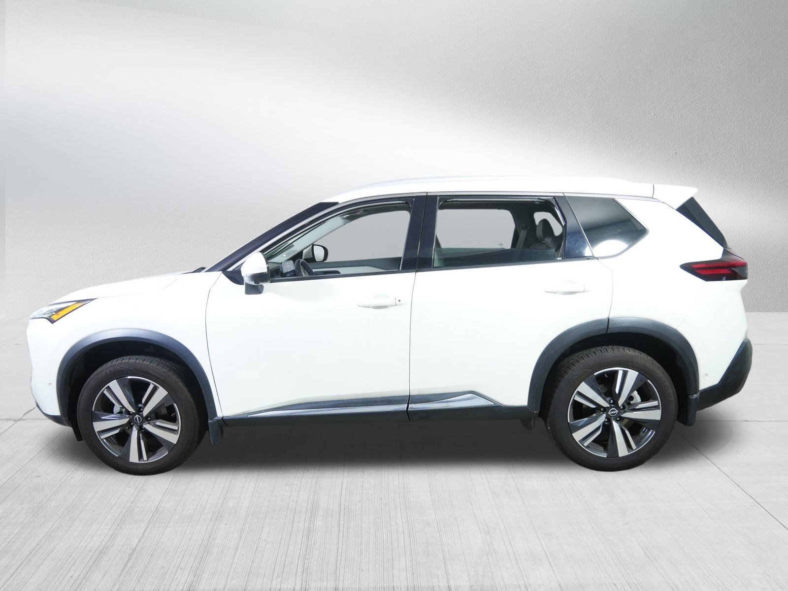 2022 Nissan Rogue SL photo 2