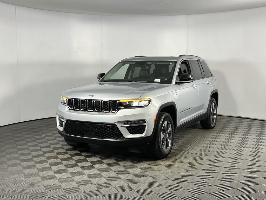 2022 Jeep Cherokee Limited 4xe photo 2