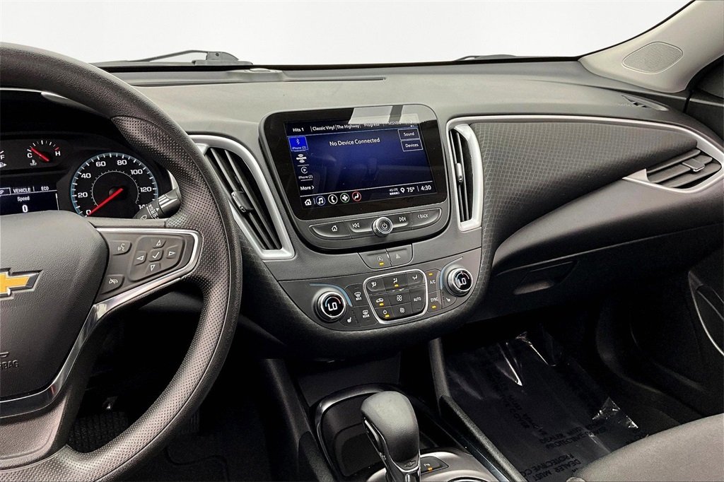 2024 Chevrolet Malibu 1LT photo 3
