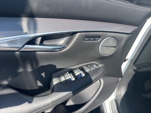 2023 Infiniti QX50 Luxe photo 9