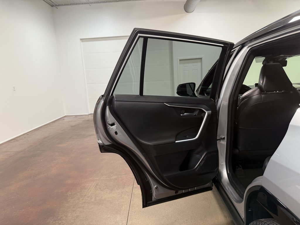 2019 Toyota RAV4 Hybrid XSE photo 42