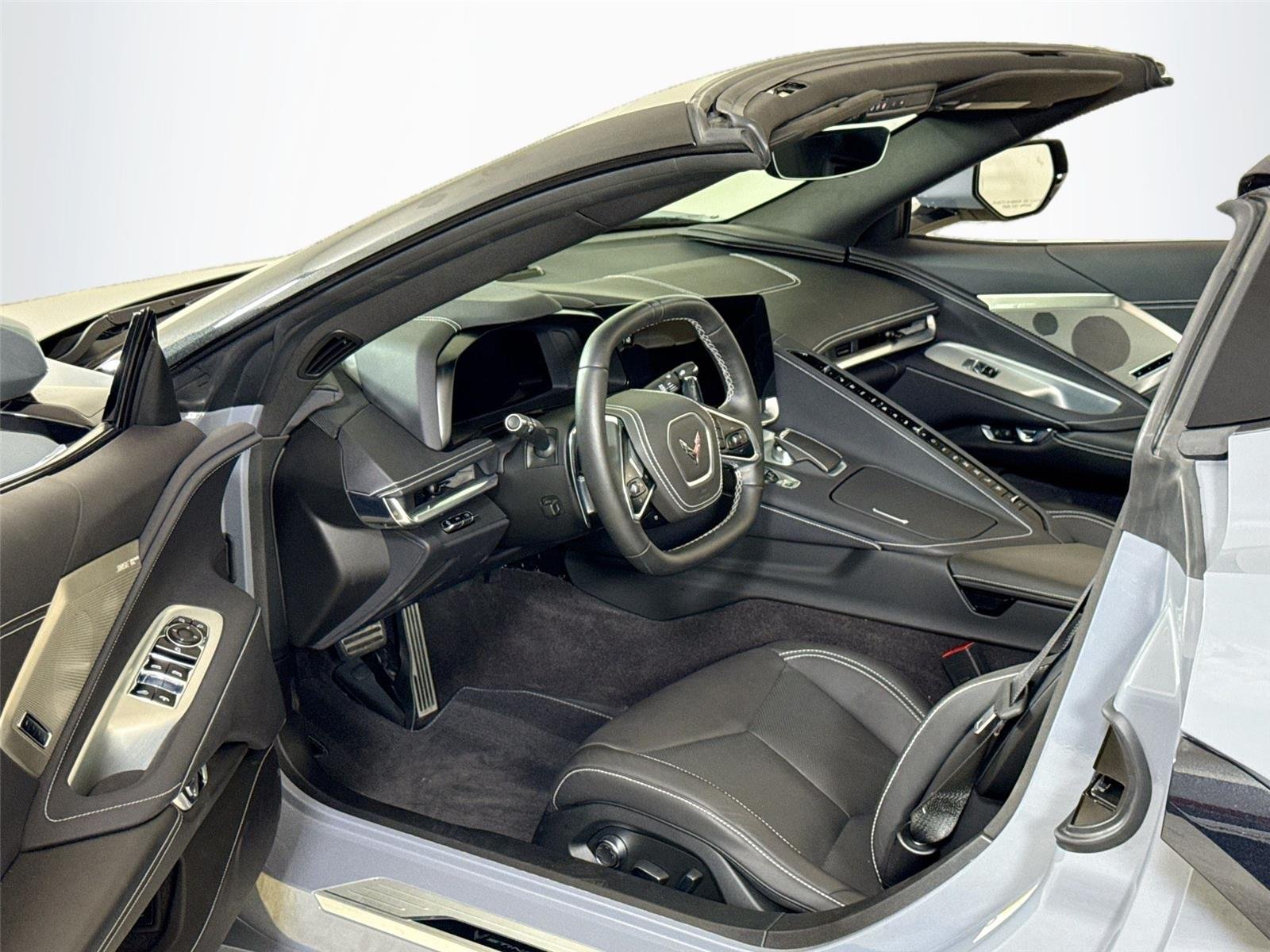 2025 Chevrolet Corvette 2LT photo 11