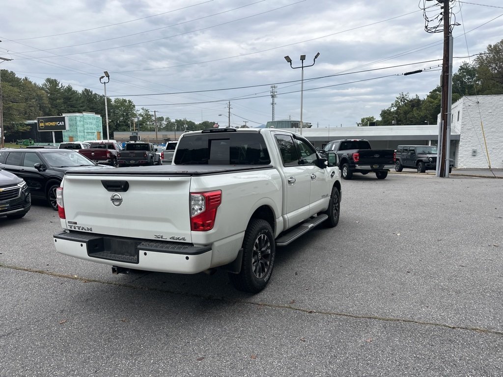 2017 Nissan Titan SL photo 3