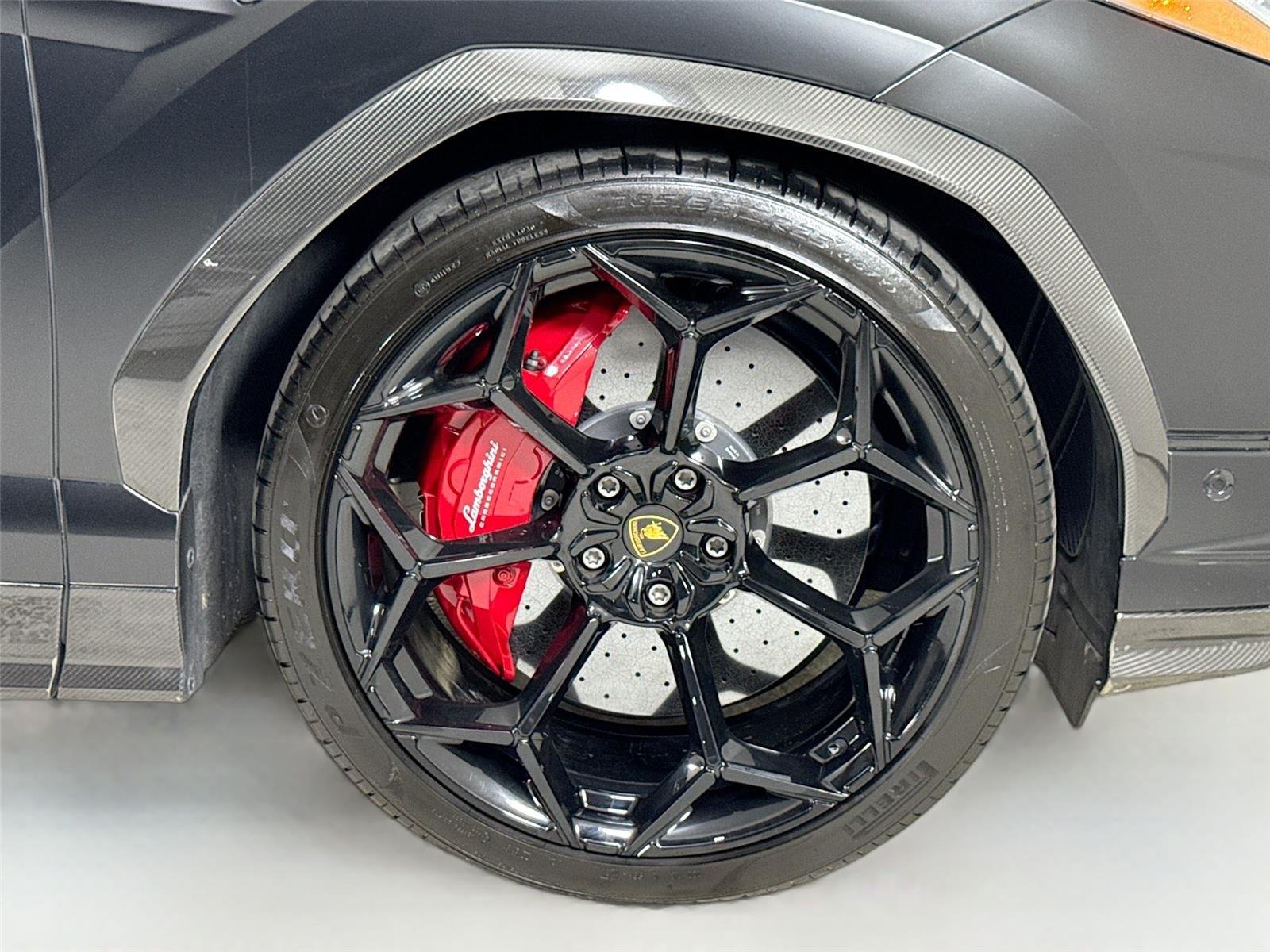 2023 Lamborghini Urus Performante photo 39