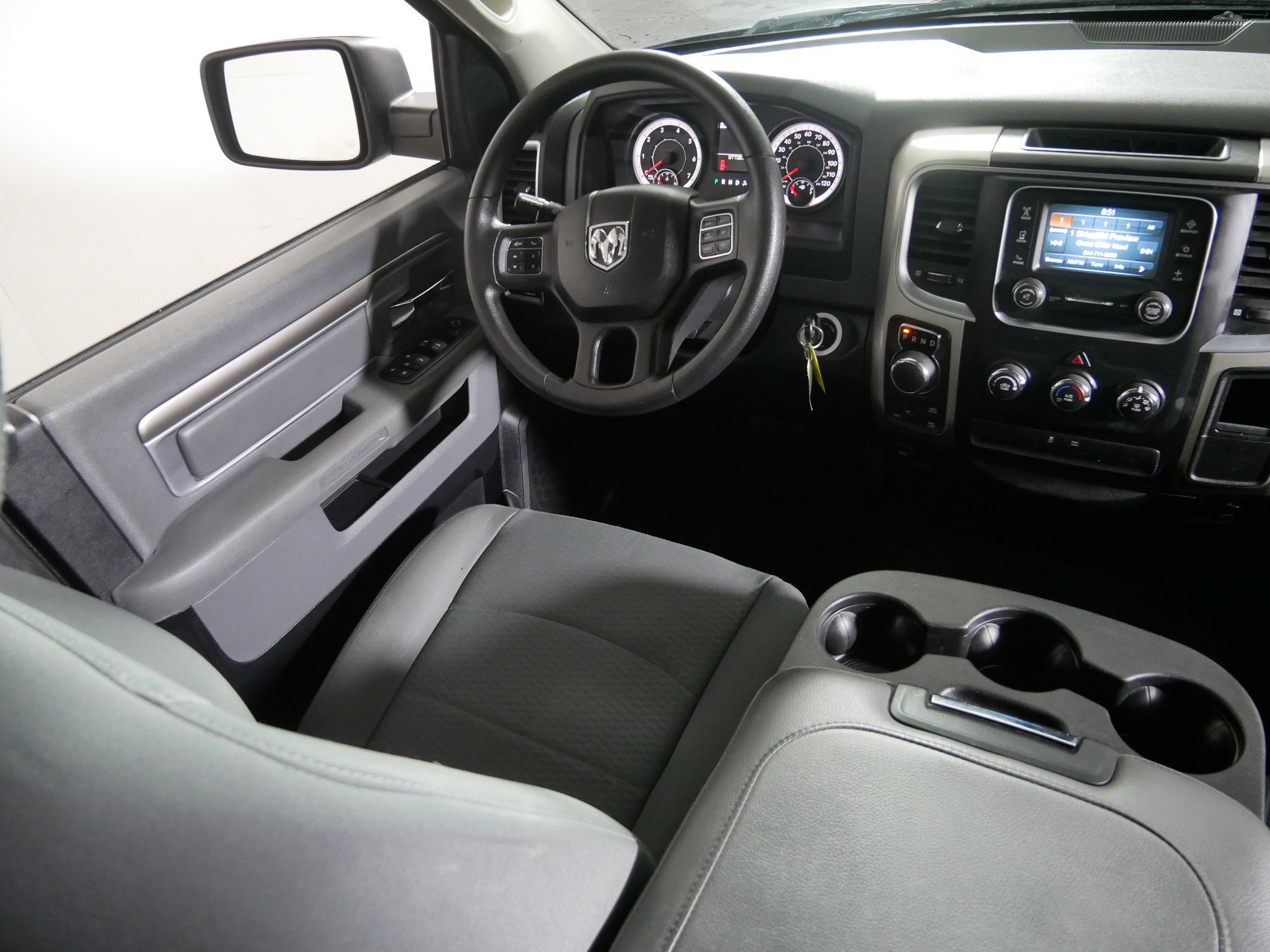 2016 Ram 1500 SLT photo 9