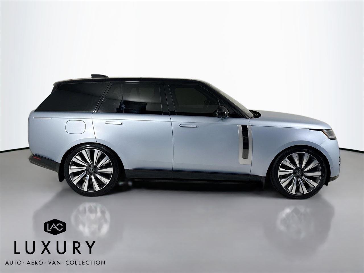 2023 Land Rover Range Rover SV photo 3