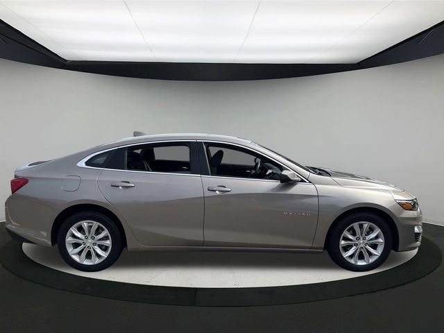 2025 Chevrolet Malibu 1LT photo 2