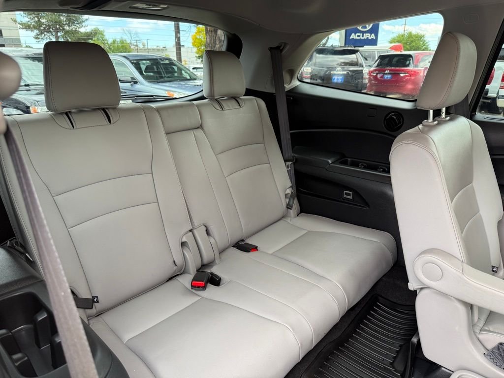 2021 Honda Pilot Touring photo 16