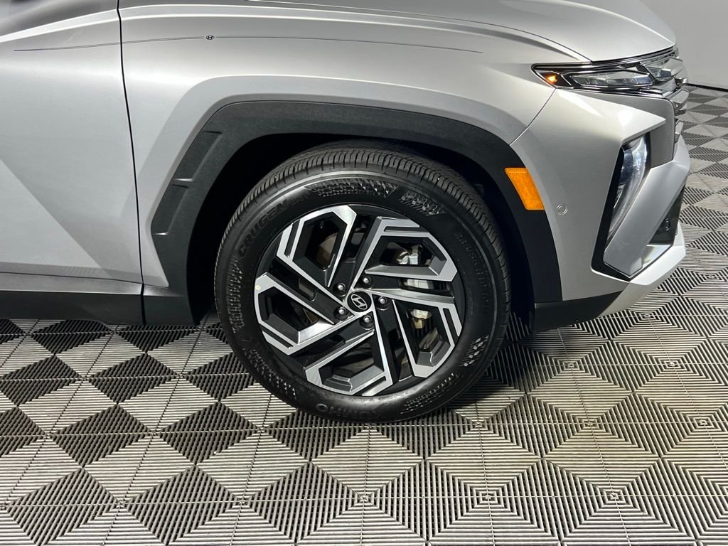 2025 Hyundai Tucson Limited photo 2