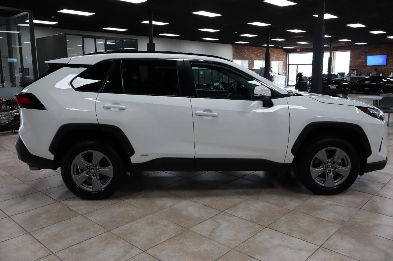 2023 Toyota RAV4 XLE photo 7