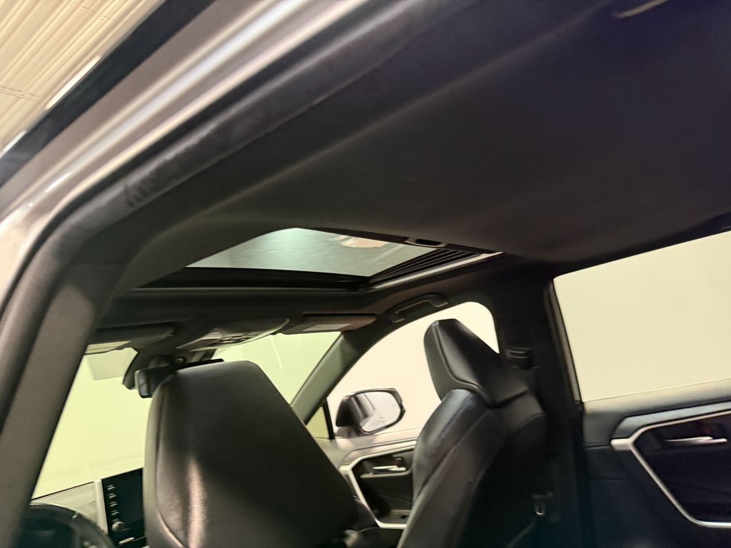 2019 Toyota RAV4 Hybrid XSE photo 47