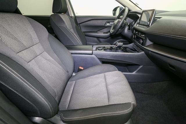 2025 Nissan Rogue SV photo 17