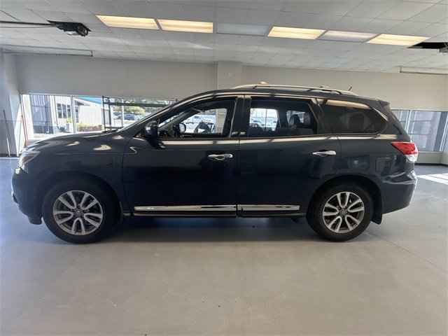 2014 Nissan Pathfinder SL photo 2