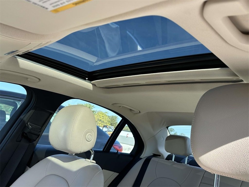 2019 Mercedes Benz C 300 photo 4