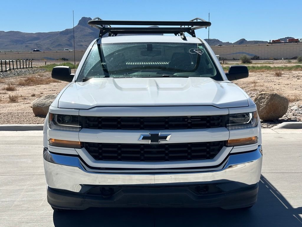 2018 Chevrolet Silverado 1500 Custom photo 2
