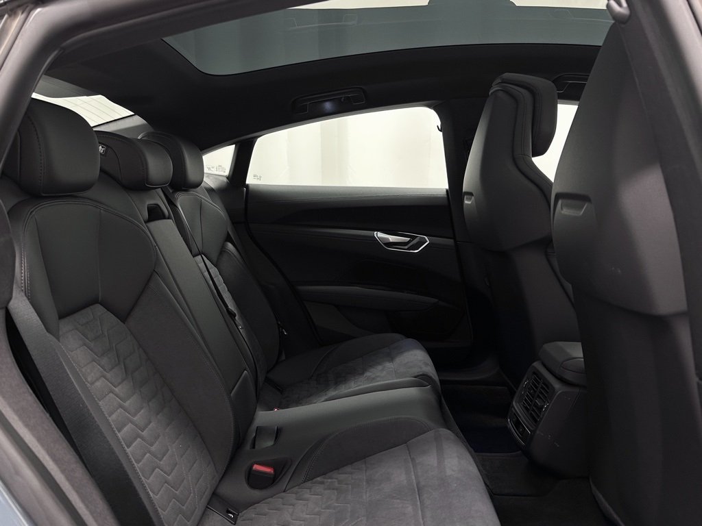 2022 Audi e-tron GT Premium Plus photo 21