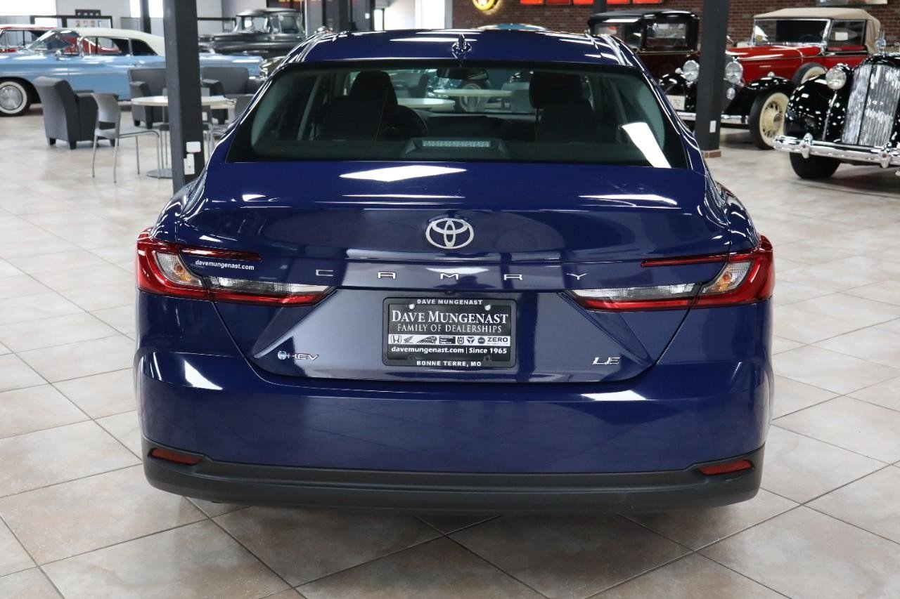 2025 Toyota Camry LE photo 4