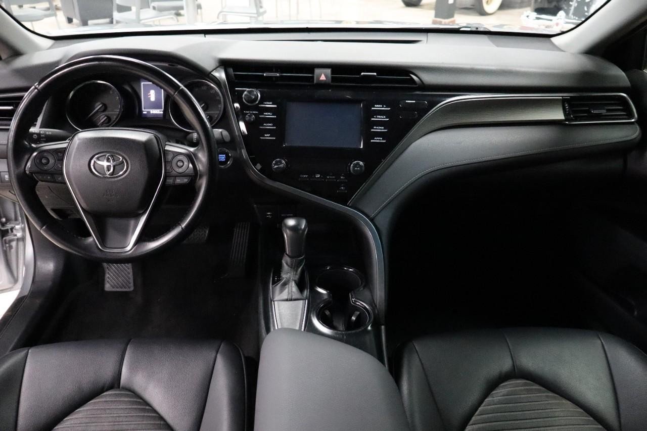 2019 Toyota Camry SE XLE photo 12