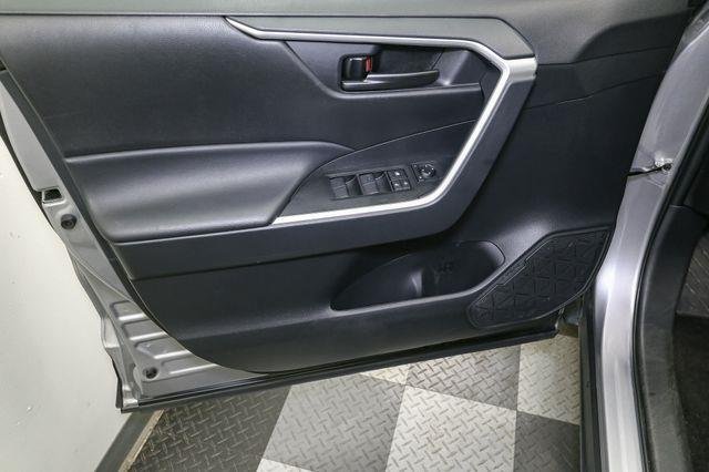 2025 Toyota RAV4 Hybrid LE photo 33